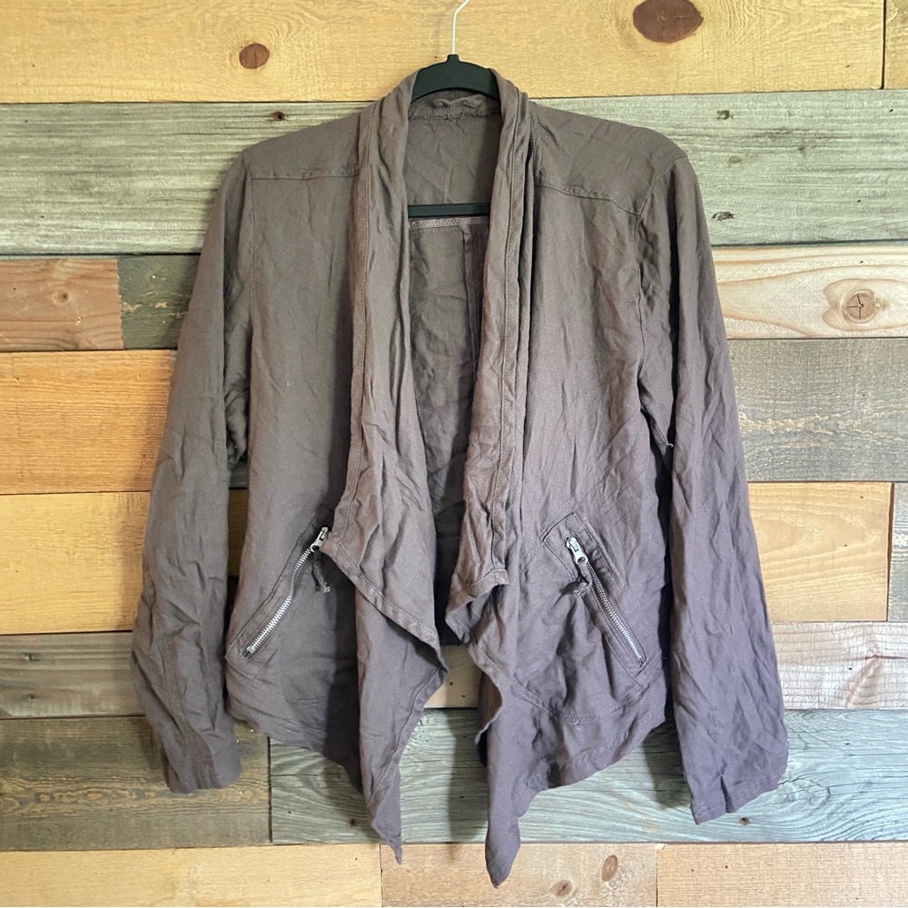 💝5/$20 Neutral, purple Drape Front Jacket